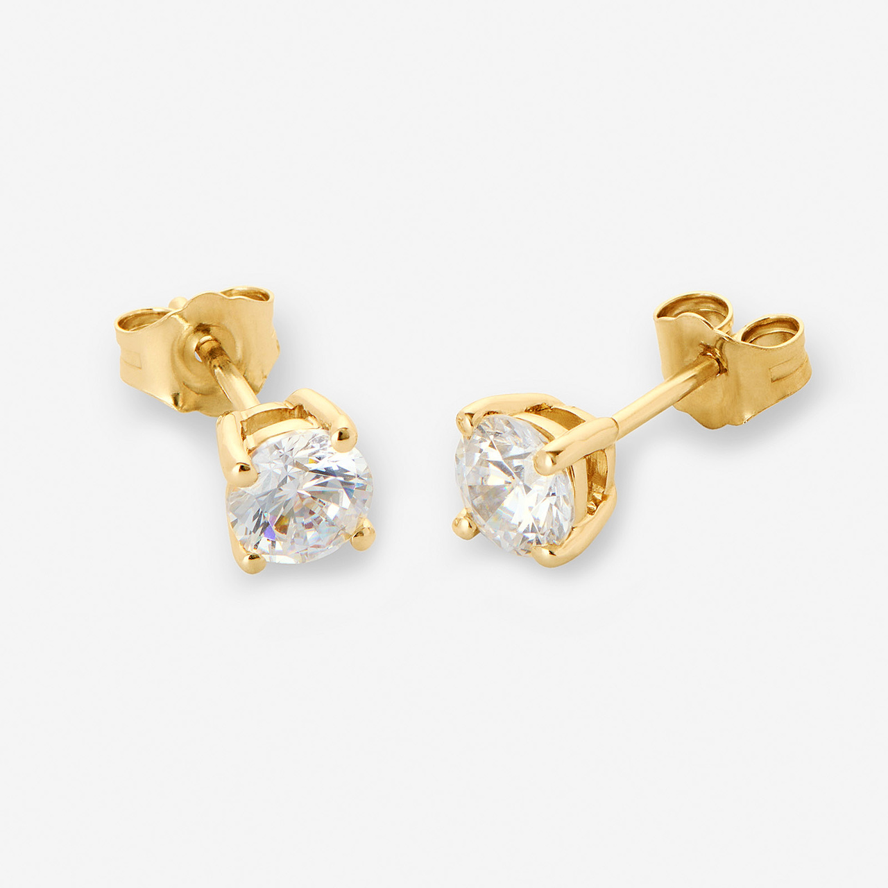Diamond Studs Four prongs Classique
